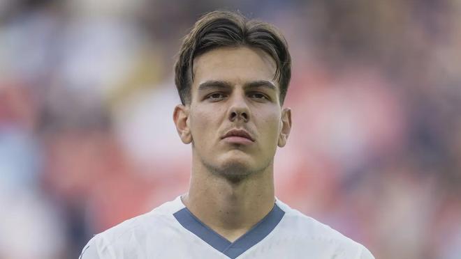 名人通常因 名人通常因